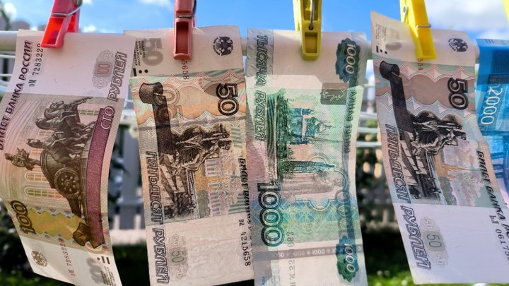 От заморозки вкладов до финансового апокалипсиса. Чего на самом деле ждать русским? Разоблачение инсайда от первого лица