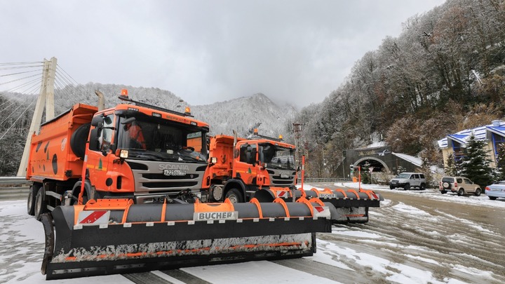 На федеральных дорогах Кубани в эти сутки уже пришлось расчищать снег