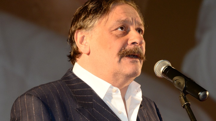 "Падшие кумиры": Актёр Дмитрий Назаров разозлил русских словами о "бессмысленном параде" "Падшие кумиры": Актёр Дмитрий Назаров разозлил русских словами о "бессмысленном параде"