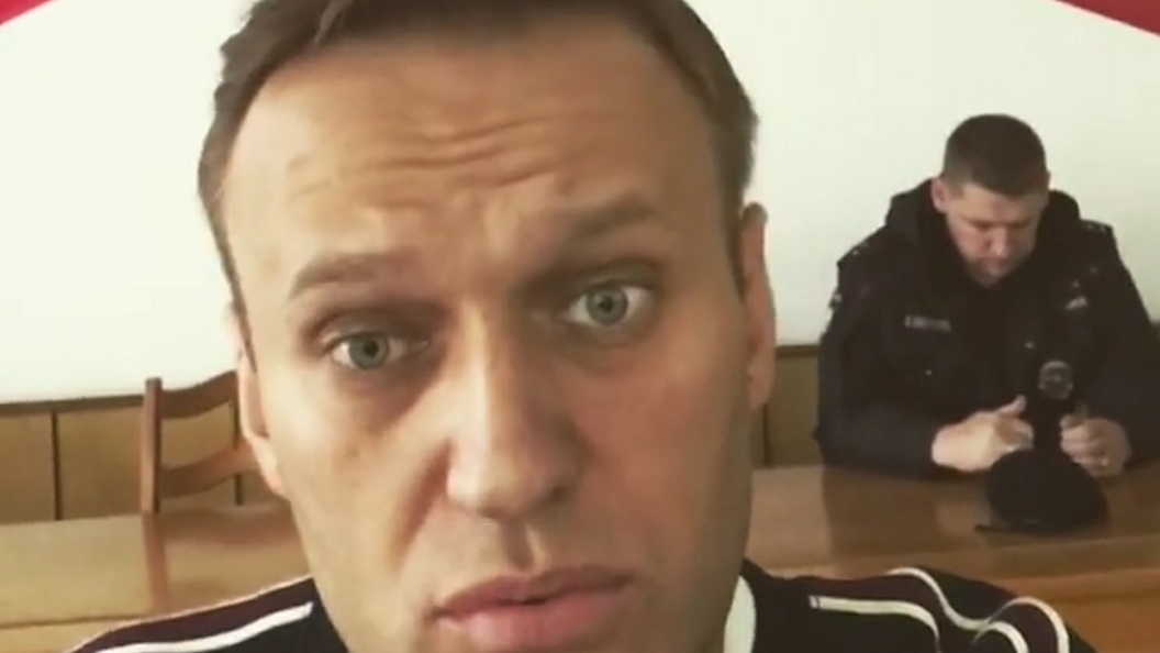 Навальный жил в москве. Комната грязи Путина.