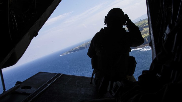 Японский военный самолёт экстренно совершил посадку в гражданском аэропорту