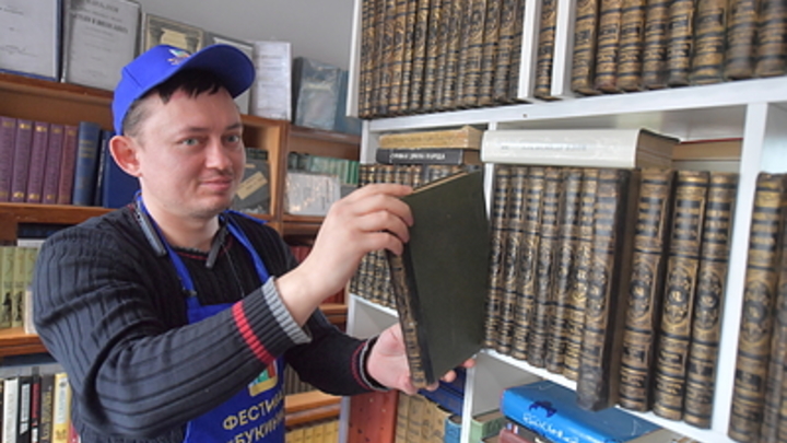 В Челябинске жители тратят деньги на книги и образование вместо развлечений