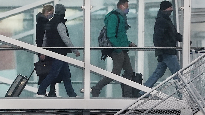 Навальный вляпался в грязь по английскому