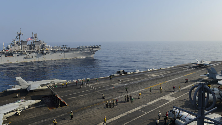 Ой, чё деется! США развернули свои корабли в Чёрном море. Хватило манёвра Шойгу