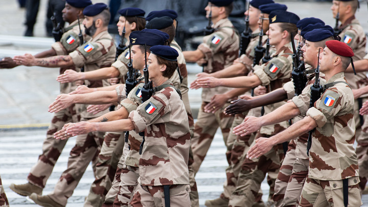 Французам обещали войну: 2026 год, российские танки входят в Эстонию и Литву