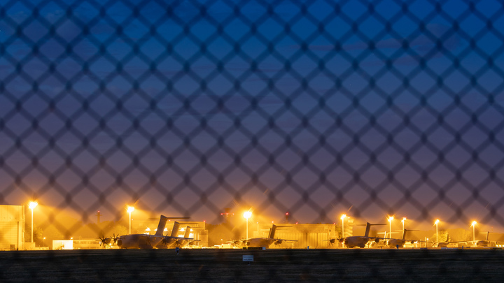 Военкор показал кадры фильма-катастрофы из аэропорта Кабула