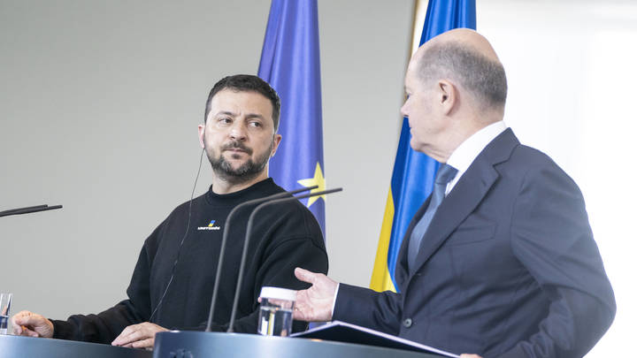 В каком мире ты живёшь?: Зеленского осадили в Twitter после слов о давлении на Россию