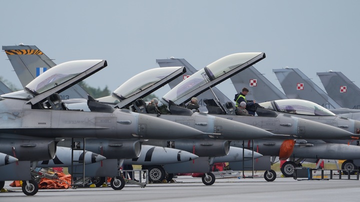 В НАТО завели пластинку про ядерное оружие: Украина может получить F-16 вместе с ТЯО