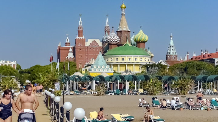 В АТОР подсчитали, сколько туристов из России отказались отдыхать в Турции