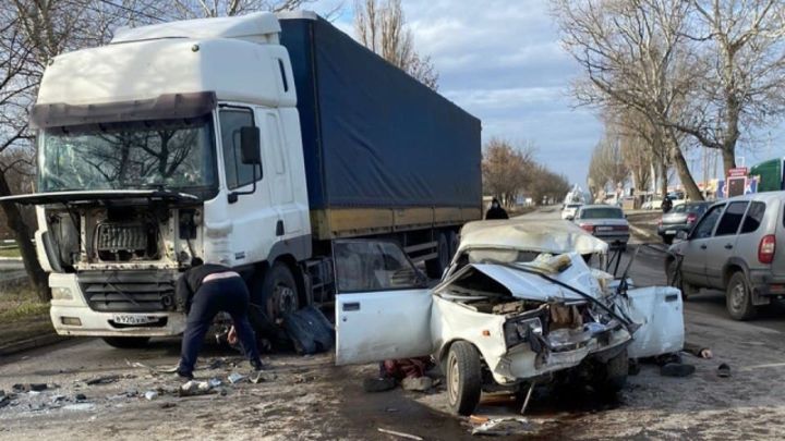 В массовой дорожной аварии в Таганроге погибли три человека