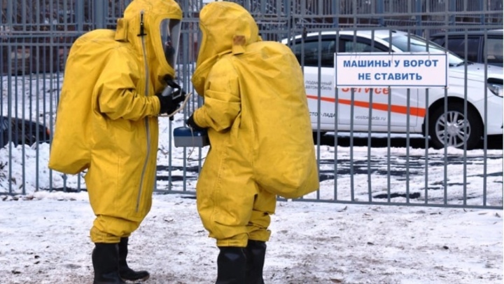 По Челябинску ходят люди в желтых костюмах. Кто они и что делают, рассказали в МЧС