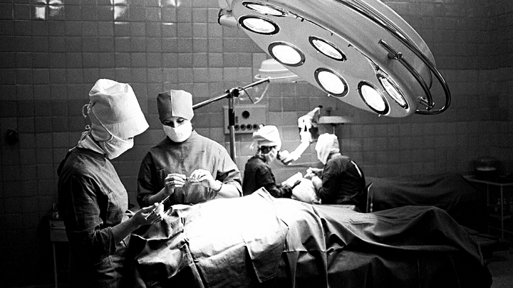 Уральские врачи сделали сложную операцию четырехлетней девочке без разрезов