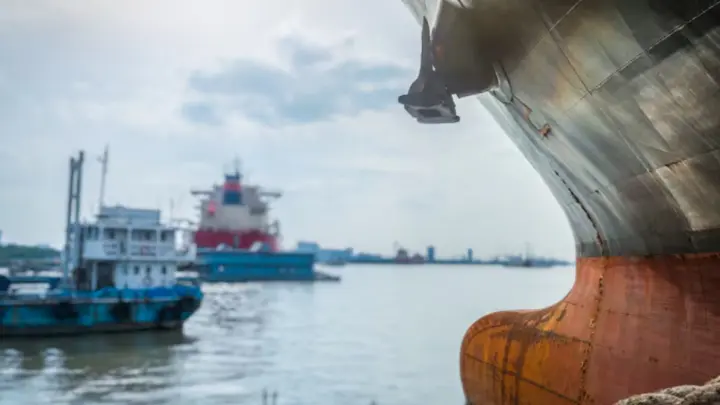 Атака на буксир в Ормузском проливе унесла жизни четырех моряков