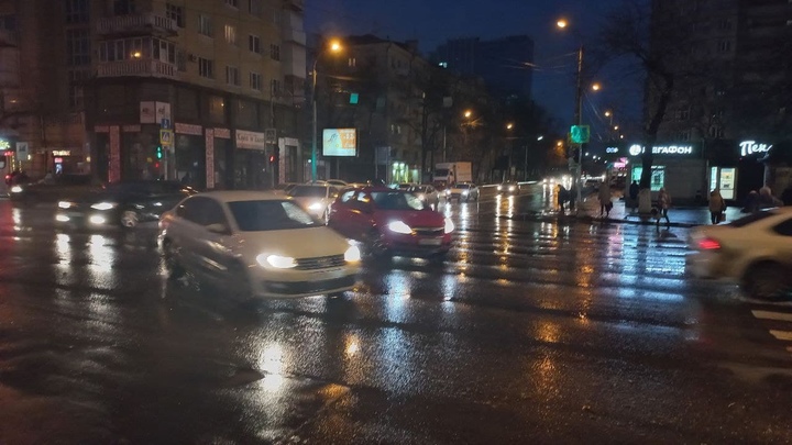 Лавина. Утром 30 ноября на Ростов обрушился ураганный ветер и мощный ливень