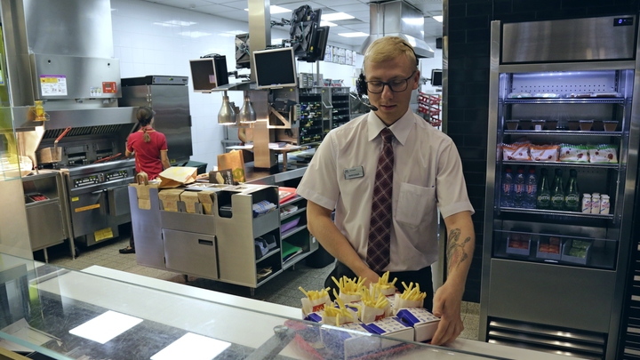 В жилом квартале Екатеринбурга среди многоэтажек откроют Макдоналдс с МакАвто