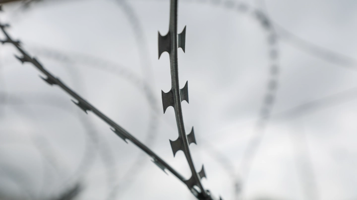 Заключённых пытали и превращали в рабов: Украинские власти вскрыли шокирующие факты о харьковской колонии