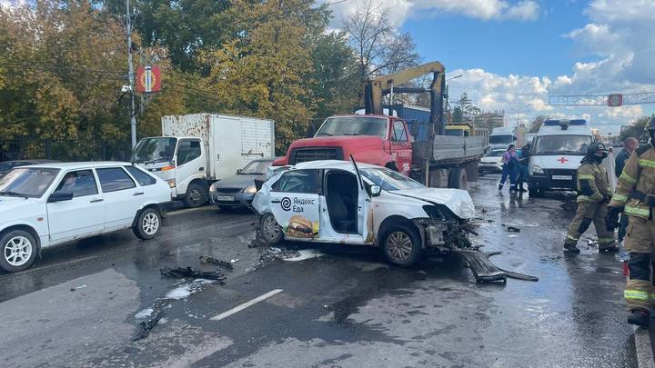 В ГИБДД назвали причину массовой аварии с такси в Копейске