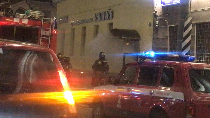 В Москве на Таганской горит кулинарная лавка - видео