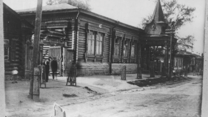 Деревянный дом в центре Челябинска продают за 100 млн рублей
