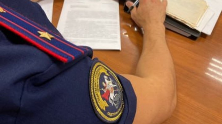 Бил ногами, кочергой, а потом пнул: житель Архангельска обвиняется в убийстве