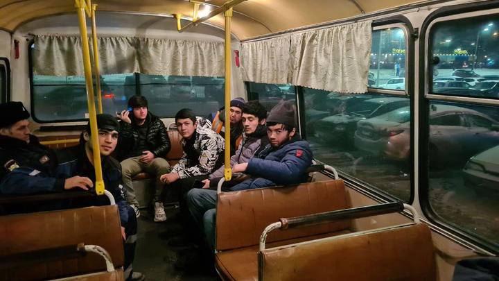 В Красноярске сотрудники полиции нашли 10 нелегальных мигрантов в ТЦ