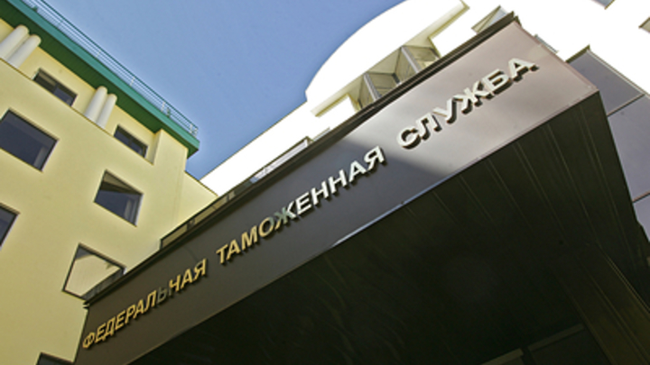 Пошёл врукопашную: Хулиган из Дубая напал на сотрудника таможни в Санкт-Петербурге