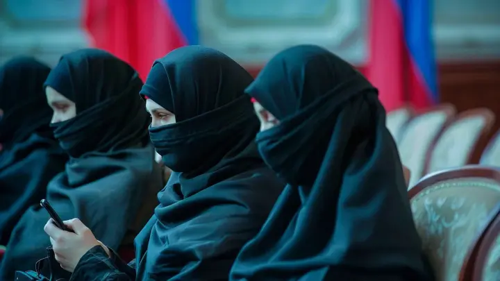 «Вы станете рабыней»: Антоновский забил тревогу и предупредил русских о «восточной сказке»