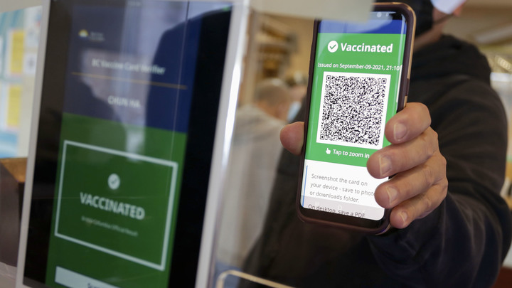 Что делать, если не пришел QR-код после вакцинации: инструкция