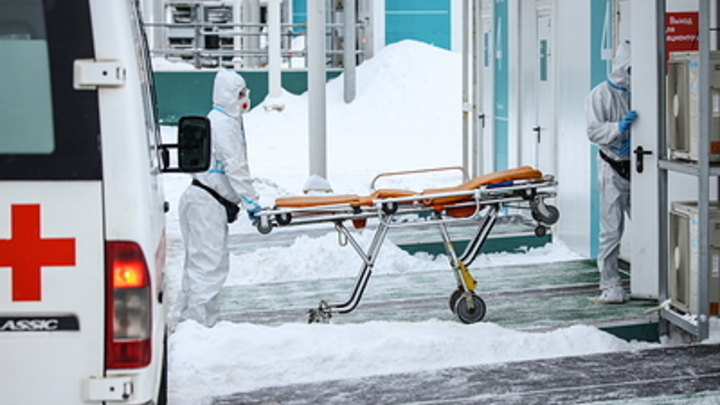 Врач рассказала, при каких симптомах коронавируса у детей нужно срочно вызывать врача