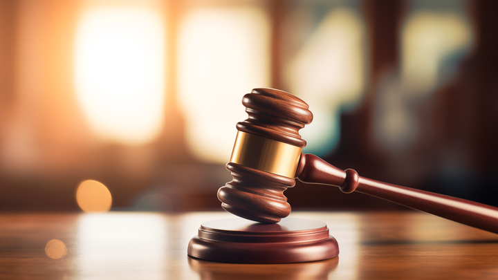 Суд в Кузбассе приговорил к условке вооружённого до зубов пенсионера