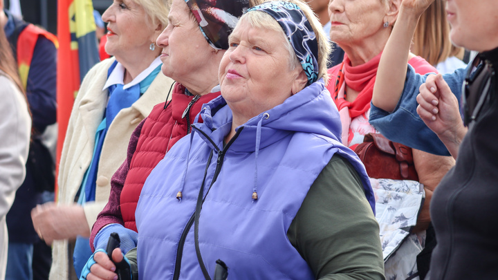 Запорожские ветераны вышли на субботник в Мелитополе