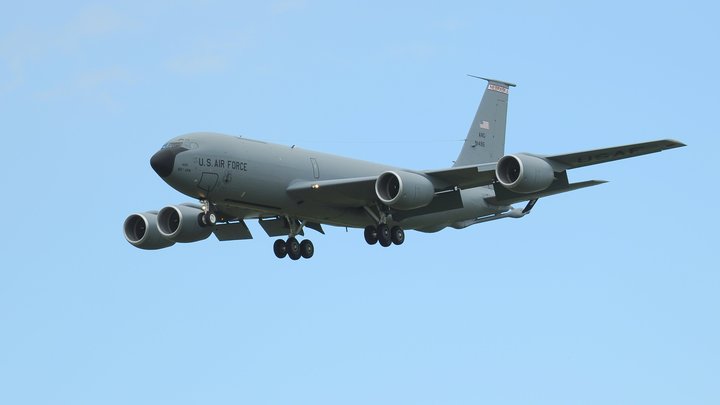 Напрашивается на подзатыльник: Возле Крыма засекли американский военный Boeing