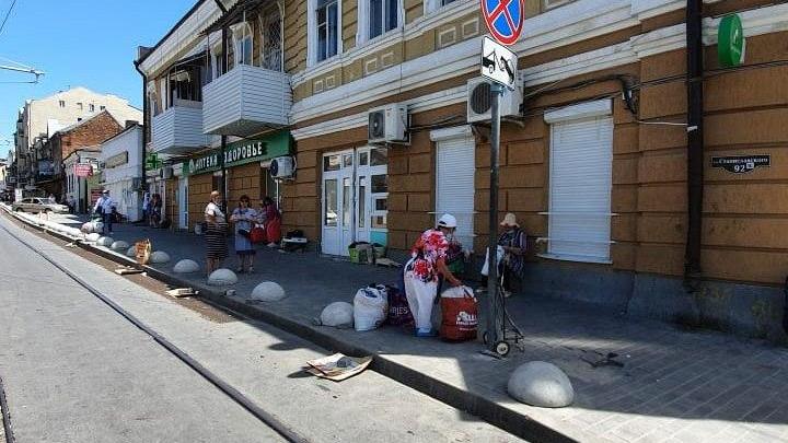 Битва с ветряными мельницами: Чиновники и полиция снова разогнали блошиный рынок в центре Ростова