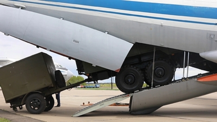 Челябинский аэропорт незаконно снизил зарплаты: его проверяет прокуратура