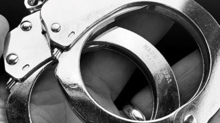 На блогера, который обозвал граффити с портретом фронтовика, завели дело