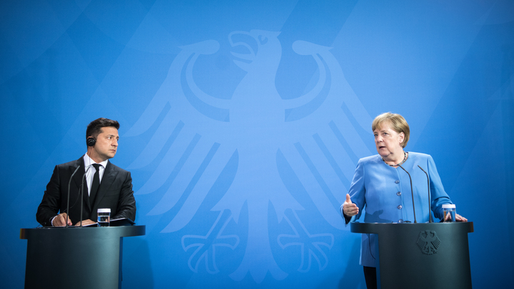 Зеленский вновь пришёл попрошайничать: В Сети оценили встречу главы Украины с Меркель