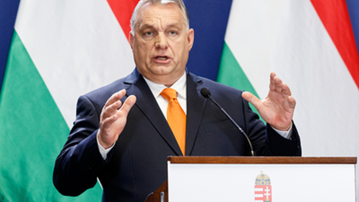 Венгрия запретила поставлять оружие Украине. Официально