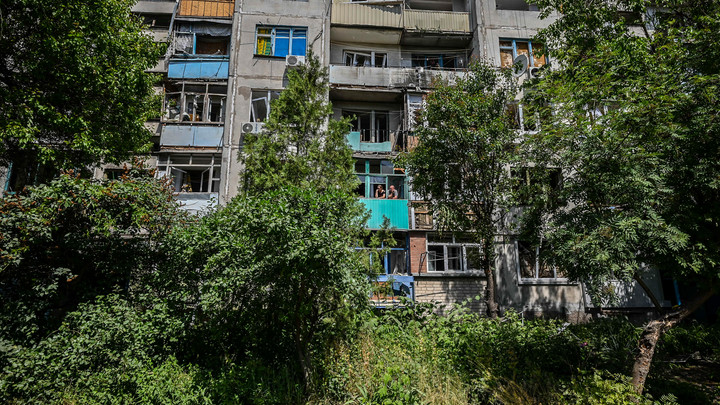 Мужчина на Украине, рыдая, обратился к русскому солдату: Не бросайте!