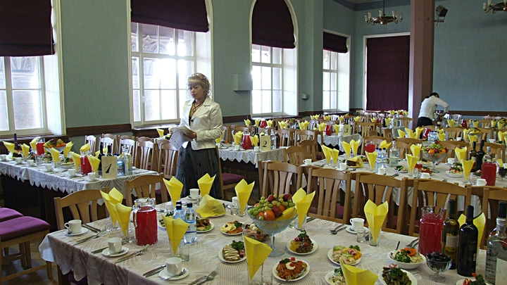 На Кубани депутата исключат из Единой России после скандала с официанткой