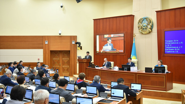 Парламент Казахстана одобрил законопроект о референдуме и направил его президенту