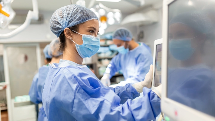 Всему виной онкология: врачи удалили мужчине половину тела из-за рака кожи