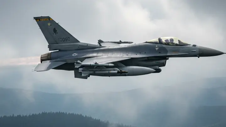 Второй за сутки: в Южной Корее разбился истребитель F-16