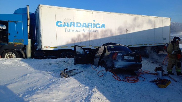 В Челябинской области на М-5 фура в смертельном ДТП снесла легковой автомобиль