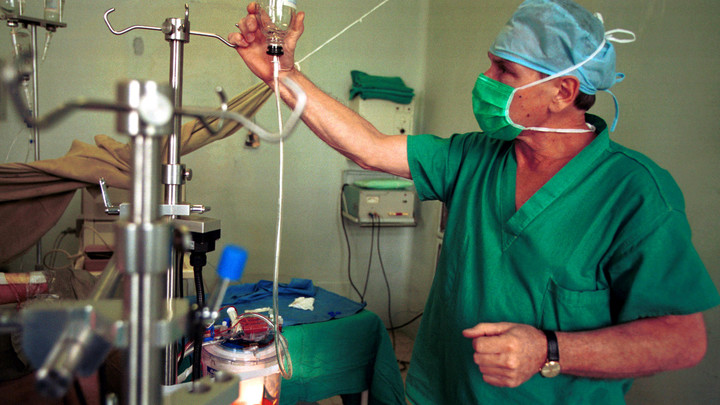 Врачи из Самарской области оказывают помощь жителям донецкого города Снежное