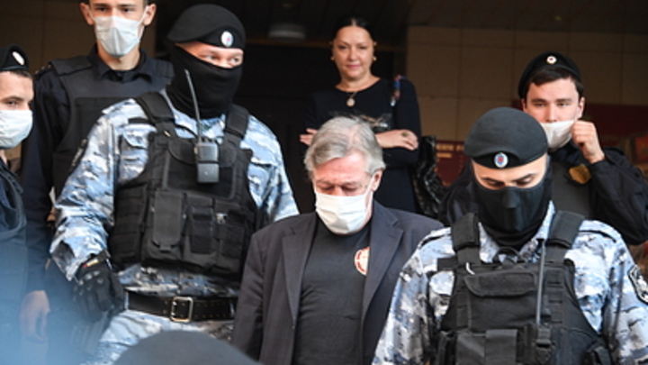 Ефремов на камеру рассказал о тюремных буднях: Читаю Ветхий завет