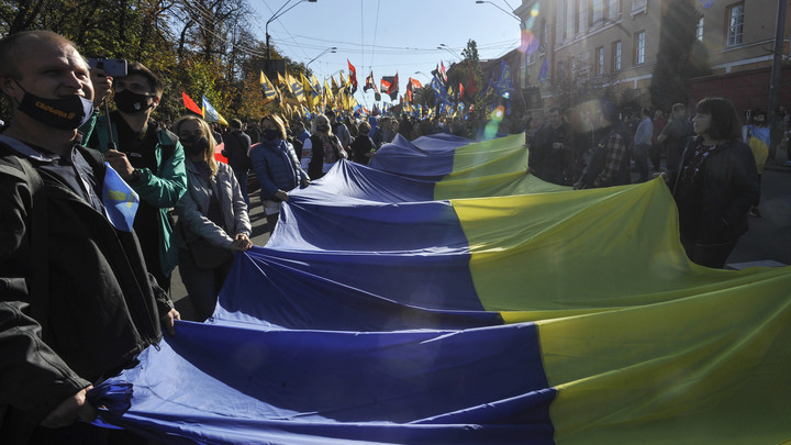 Одна из самых жёстких норм языкового закона, принятого при Порошенко: На Украине запретили русских