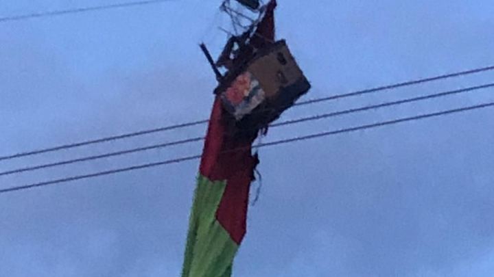 Воздушный шар с людьми столкнулся с ЛЭП и застревал в Липецкой области