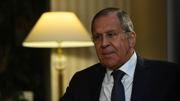 Чем бы дитя ни тешилось: Лавров высмеял санкции Киева против России