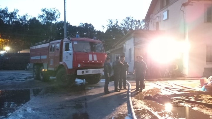 Следователи выяснят причины пожара на деревообрабатывающем предприятии в Струнино