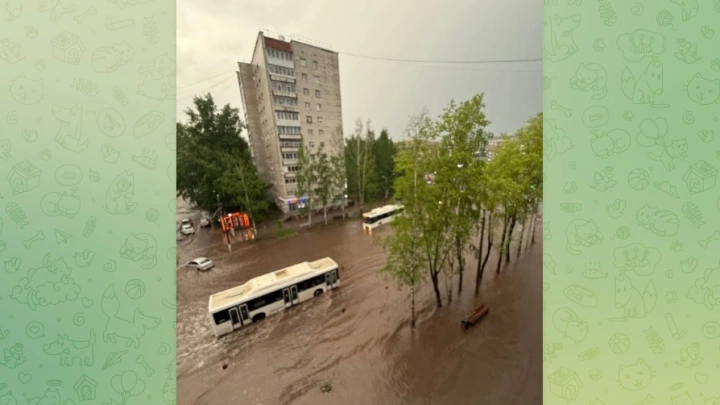 Появилось видео ушедшего под воду Сыктывкара после ливня с гигантским градом